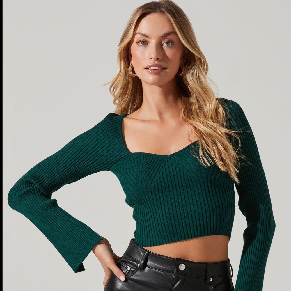 Astr the Label Long Sleeve Cropped Knit Top